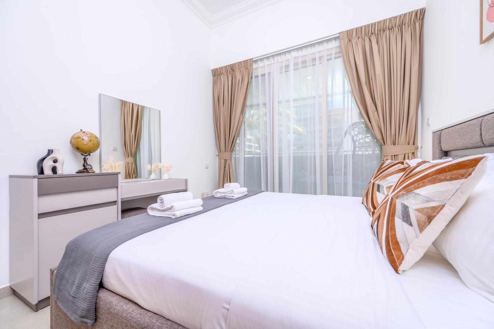 Apartment Luxurious 1-bedroom In Marina