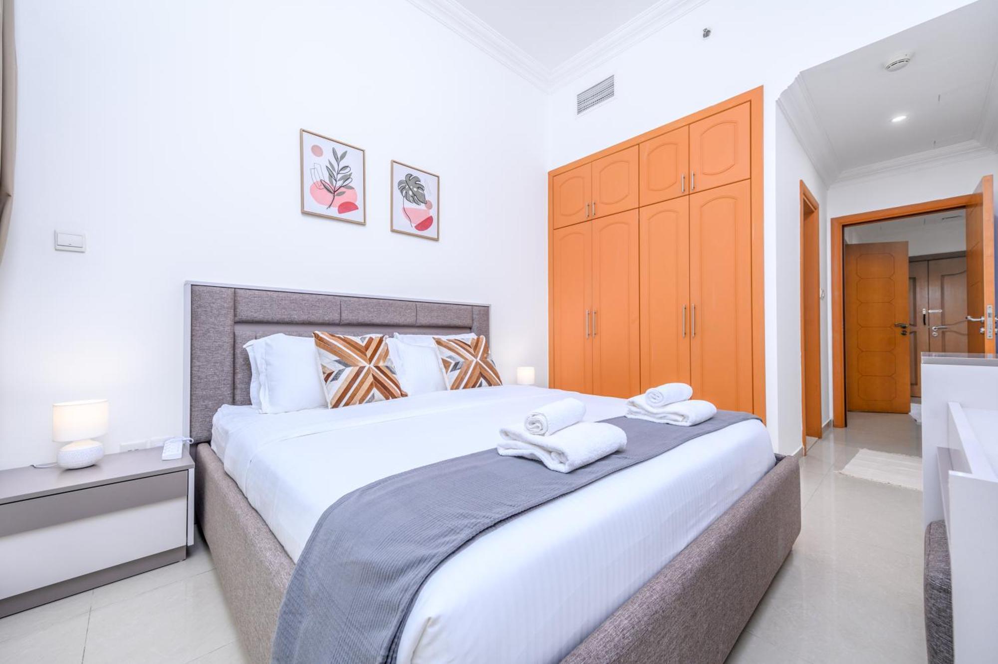 Luxurious 1-bedroom In Marina Apartment Dubai