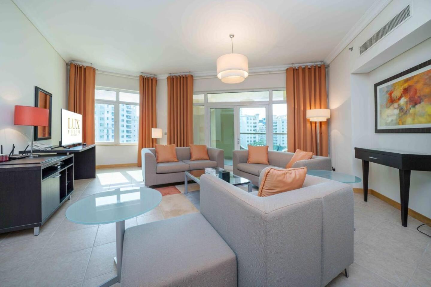 Spacious 3 Bedroom Palm * Dubai