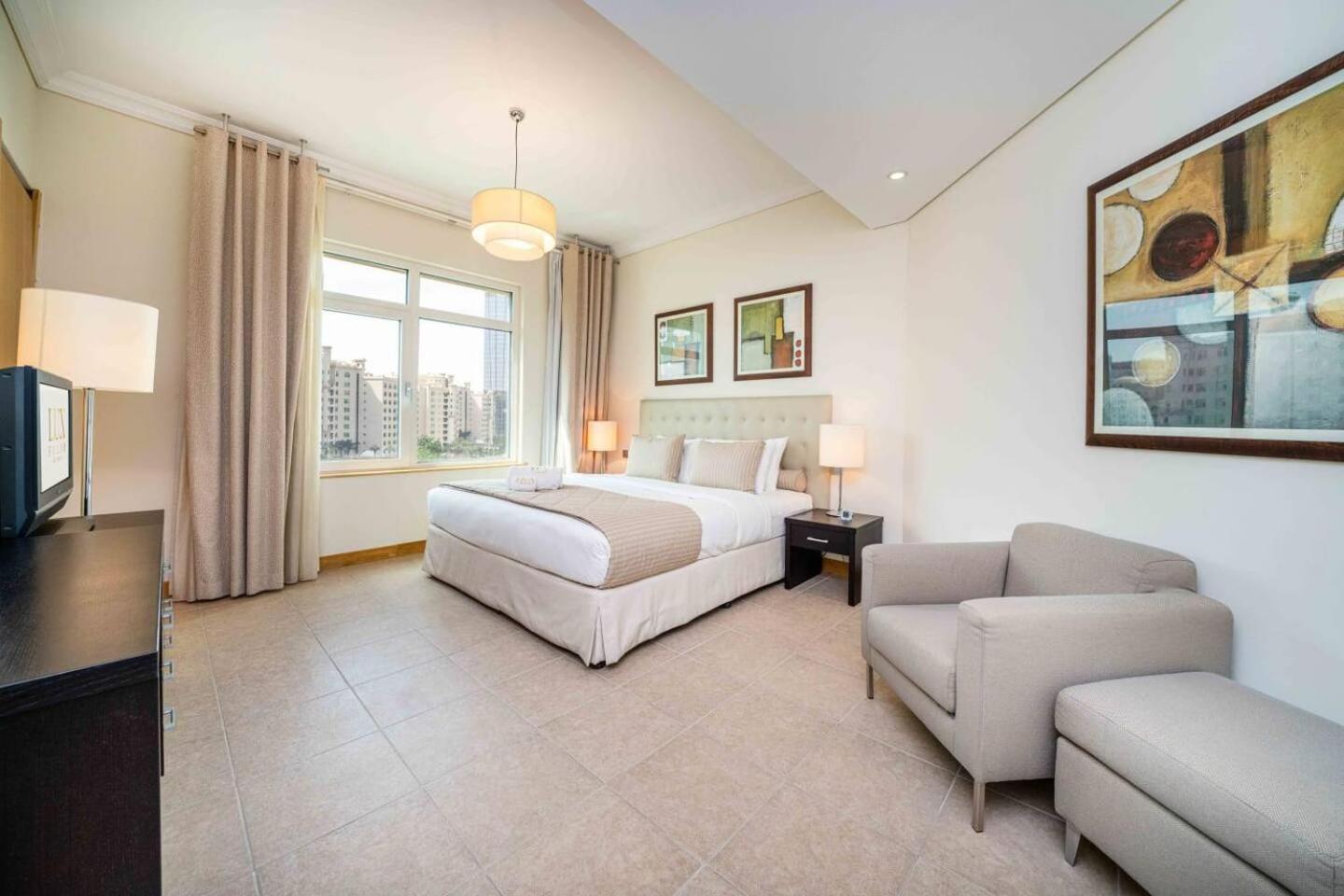 Spacious 3 Bedroom Palm * Dubai
