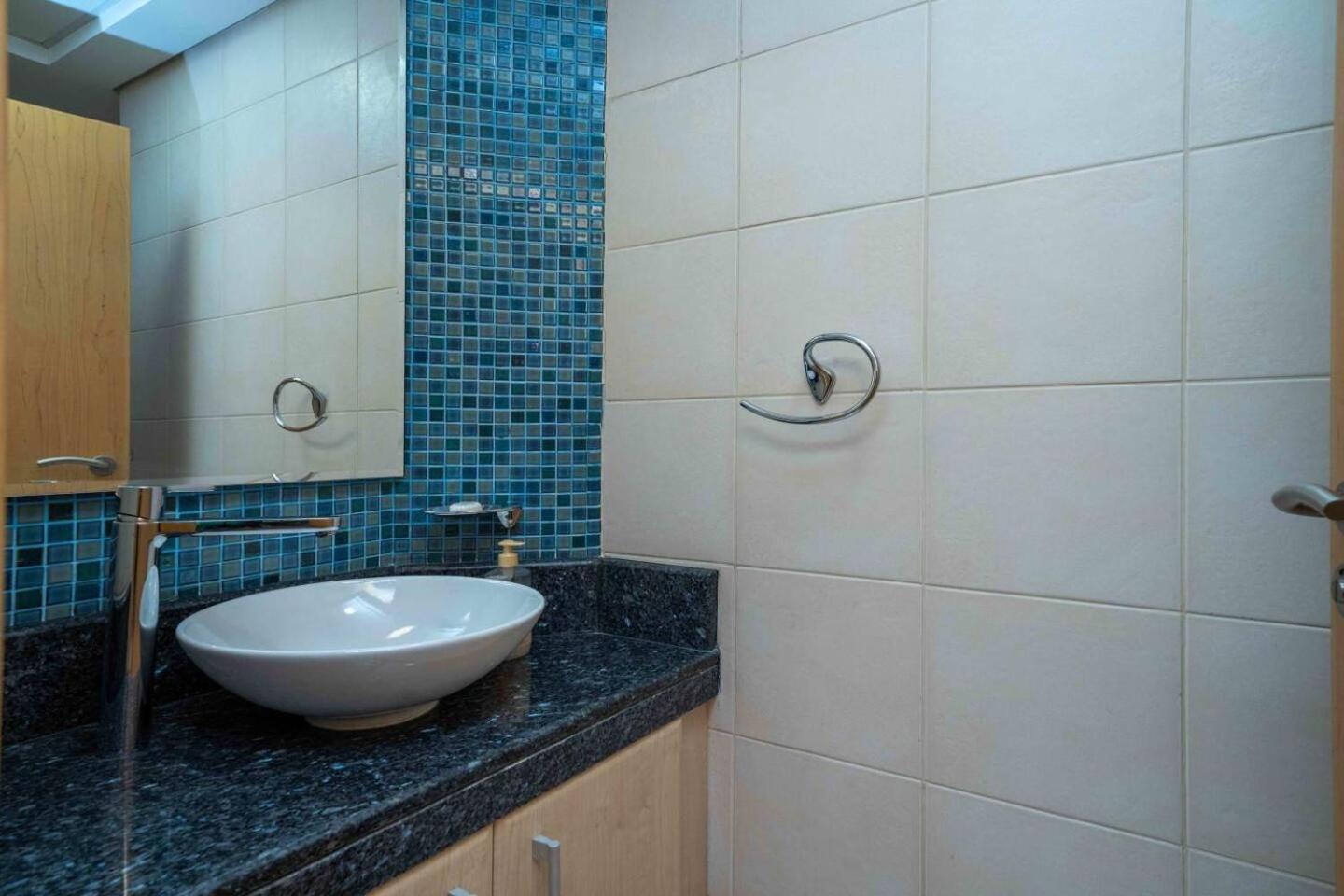 Spacious 3 Bedroom Palm Apartment