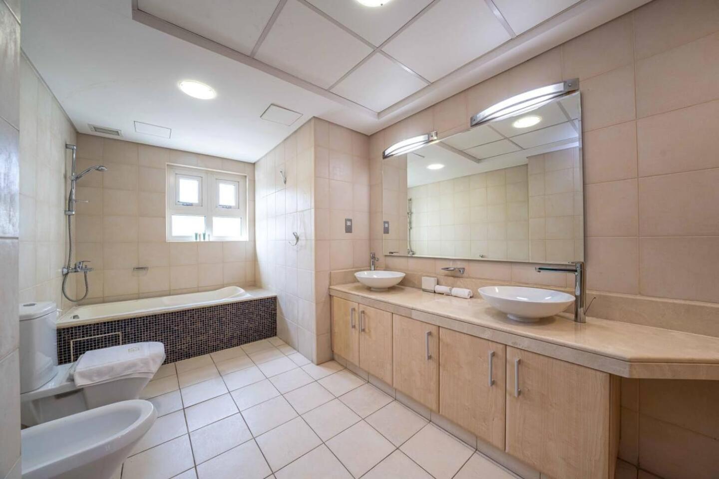 Spacious 3 Bedroom Palm *