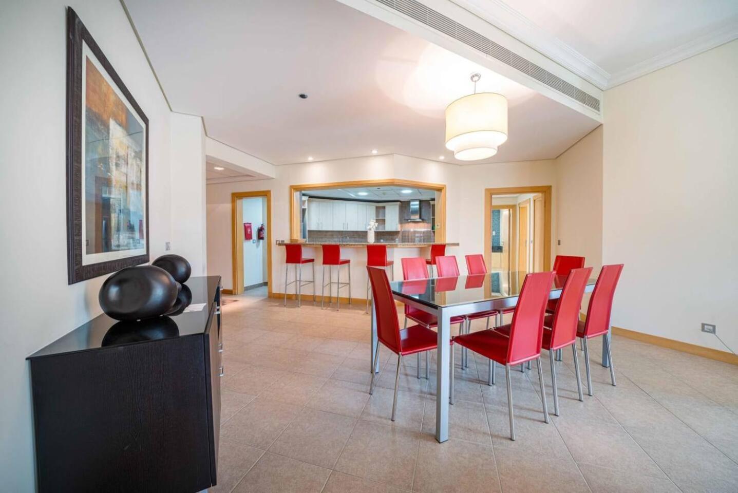 Spacious 3 Bedroom Palm *