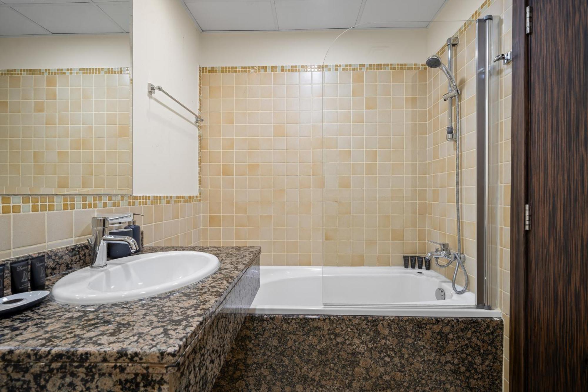 Luxurious Marina View Apartment *