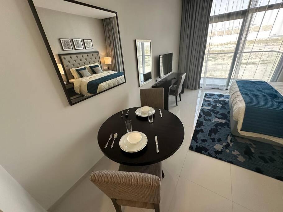 Cozy With Balcony * Dubai