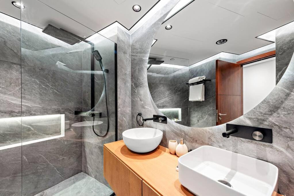 Apartment First Class 2br Stunning Burj Khalifa Views