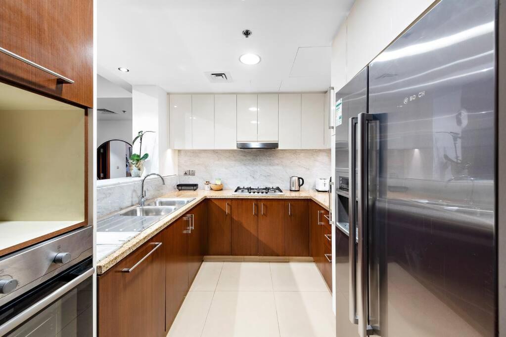 First Class 2br Stunning Burj Khalifa Views Apartment