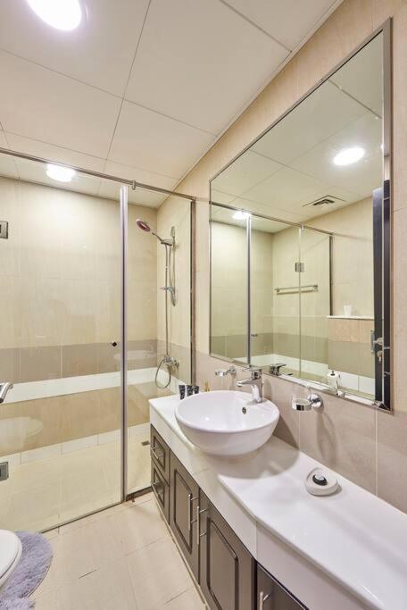 Apartment Cozy 1bedroom Skylight Le Grand Chateau Dubai