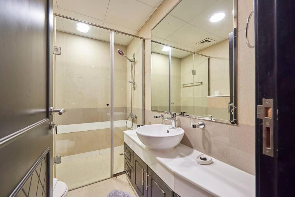 Apartment Cozy 1bedroom Skylight Le Grand Chateau Dubai