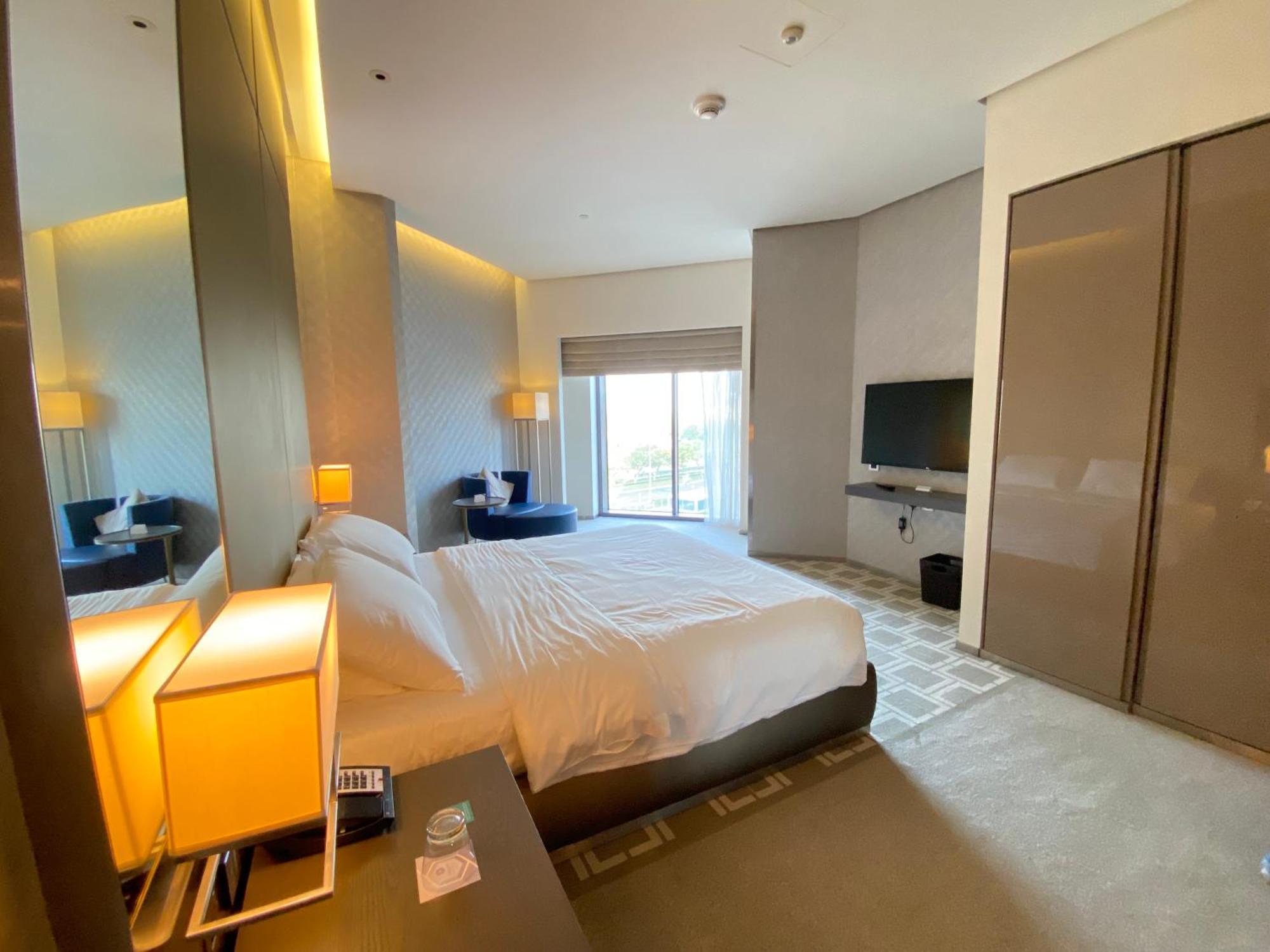 Svizona Designer Spacious Studio, Hyatt Regency Creek Heights Residences Apartment