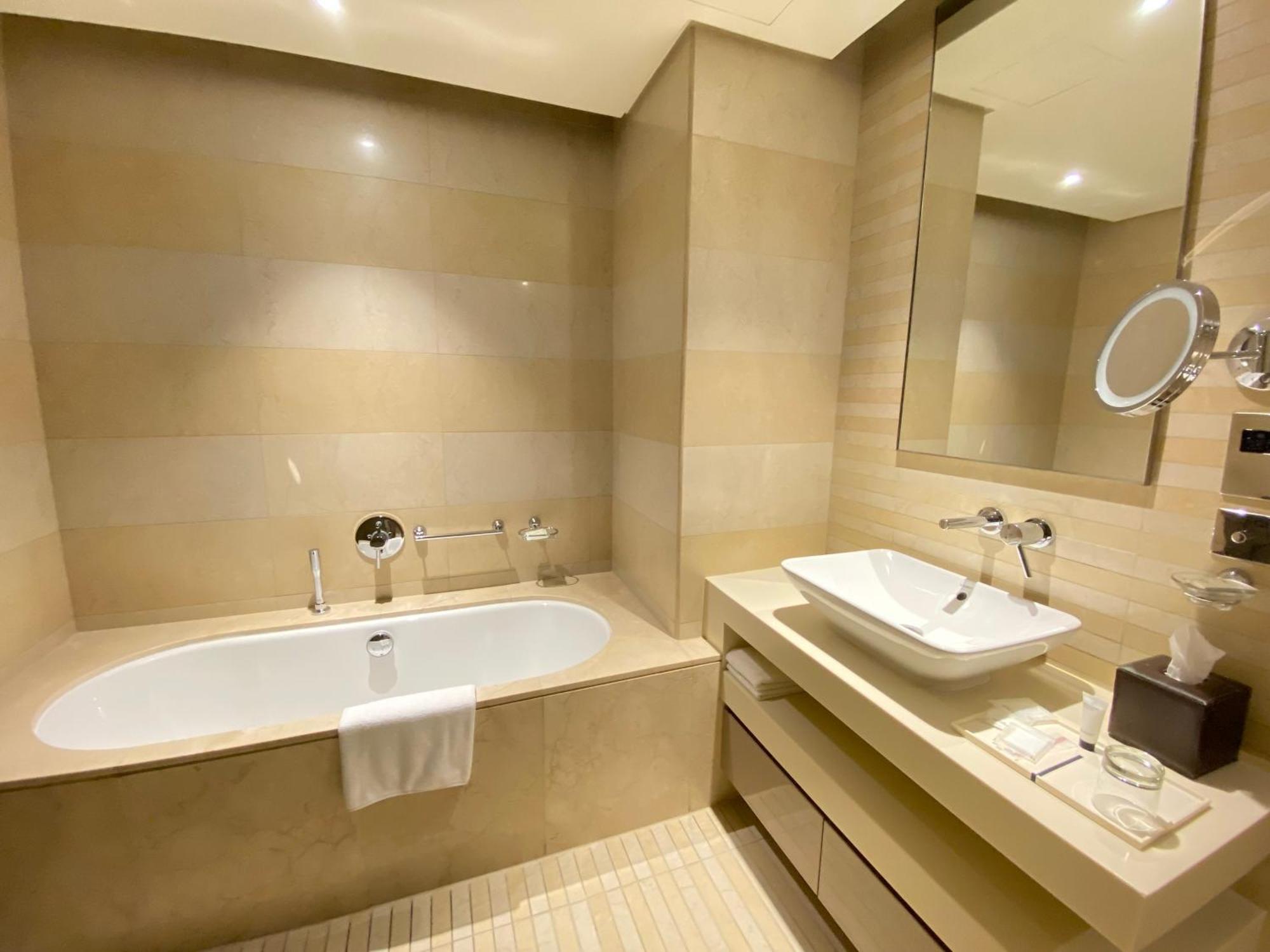 Apartment Svizona Designer Spacious Studio, Hyatt Regency Creek Heights Residences *