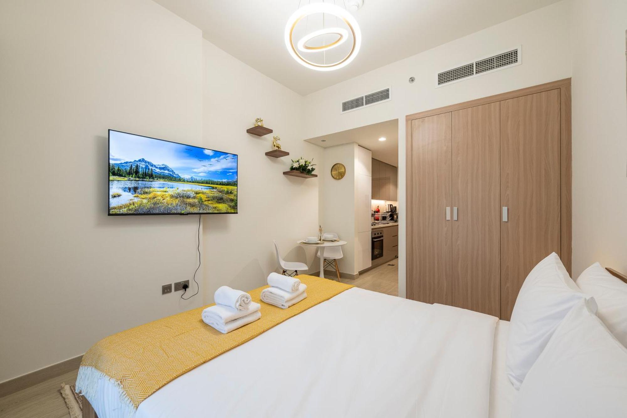 Elegant By Skylight At Azizi Riviera 41 * Dubai