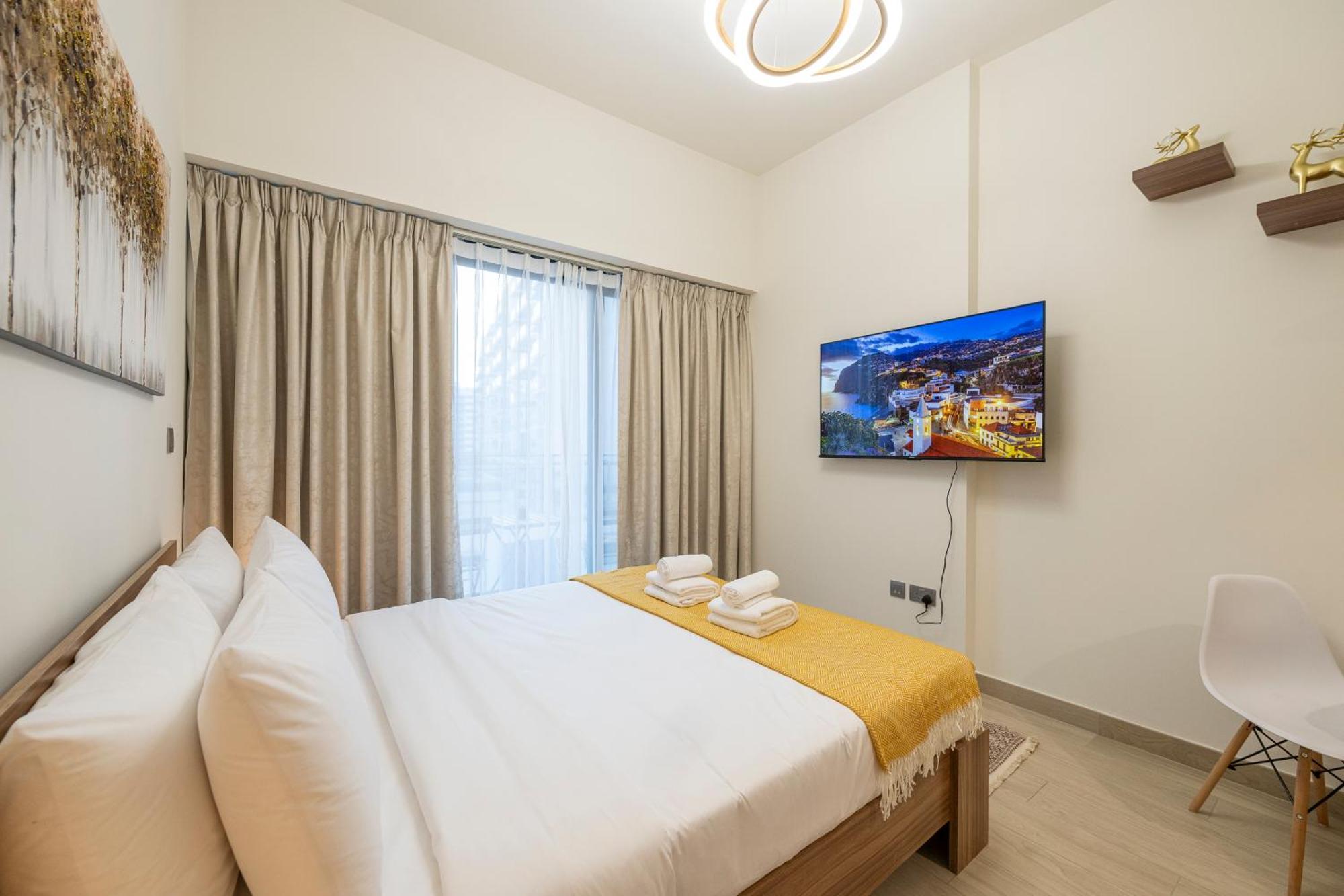 Elegant By Skylight At Azizi Riviera 41 Dubai