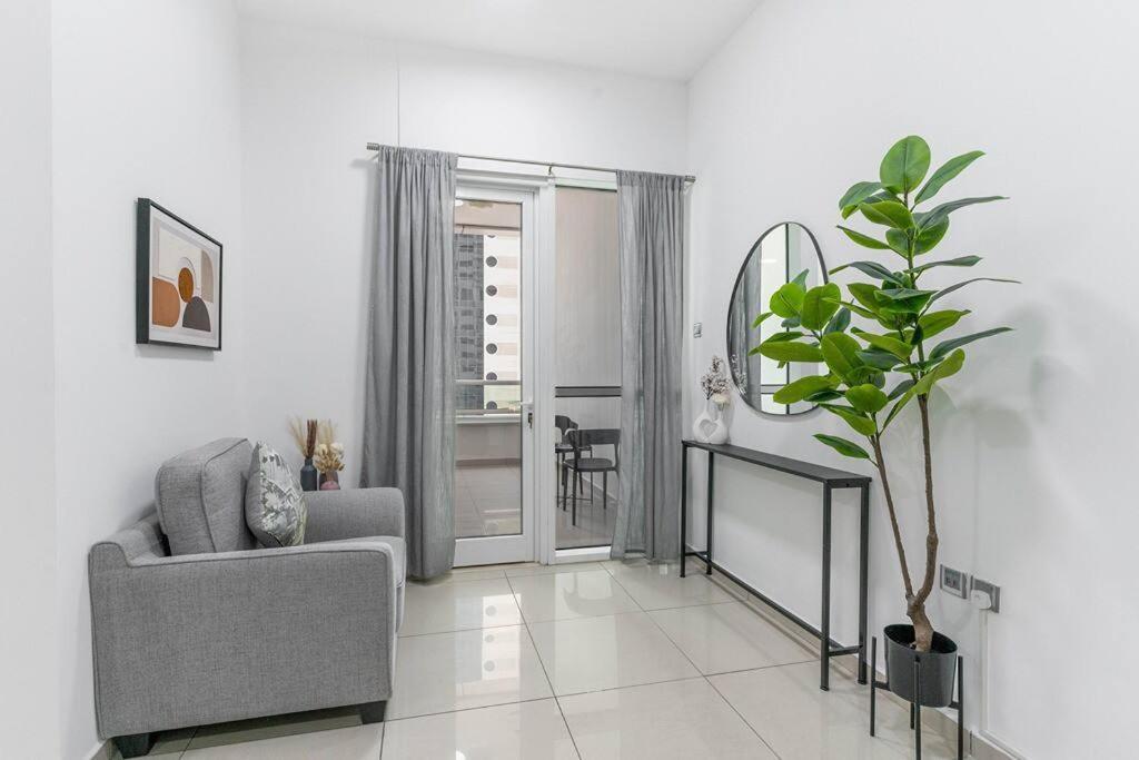 Extravagance 1br W Marina View Apartment