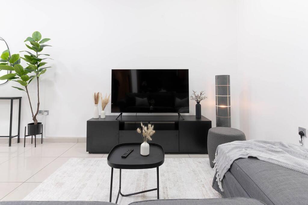 Extravagance 1br W Marina View * Dubai