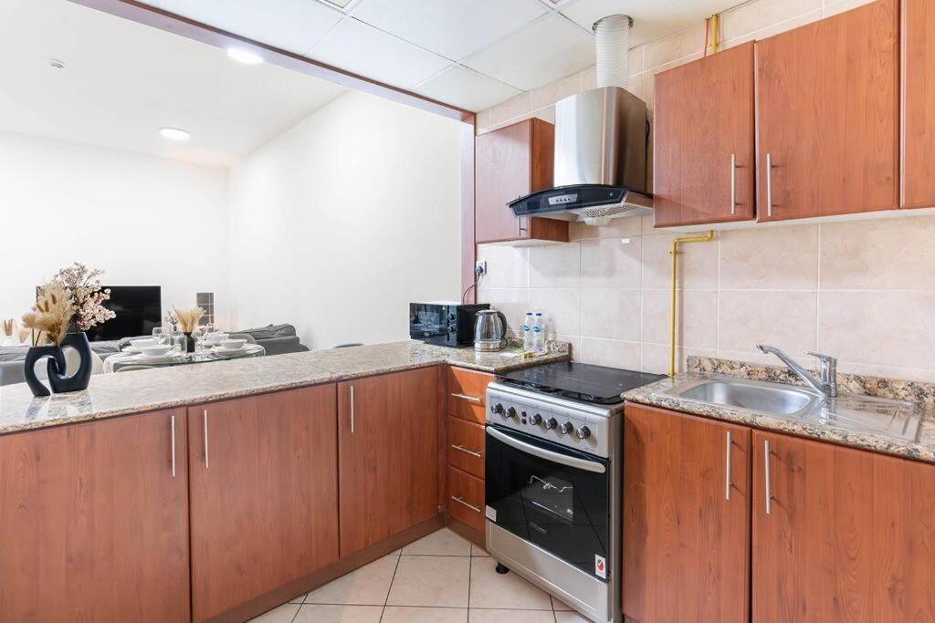Extravagance 1br W Marina View Apartment