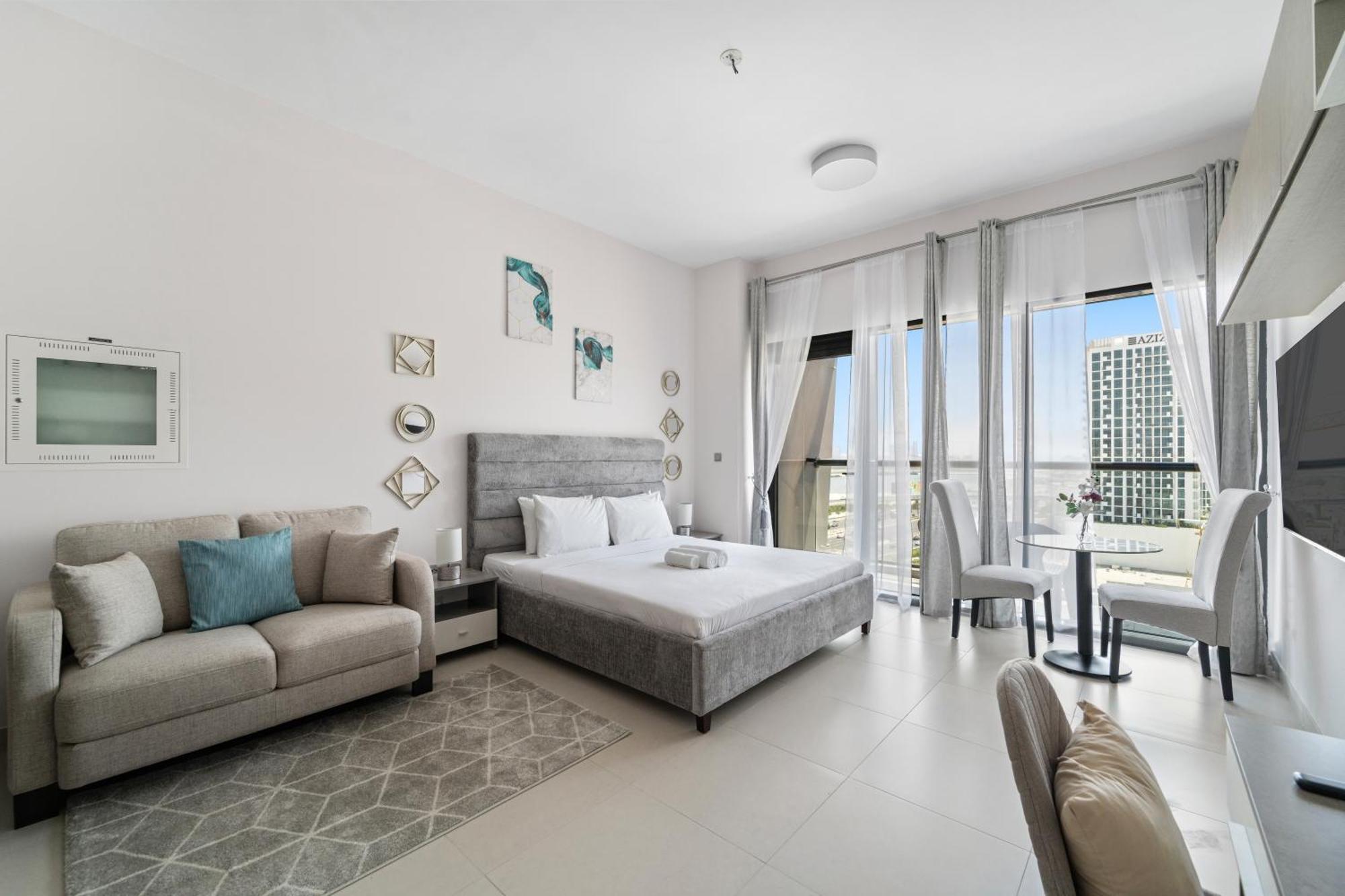 Modern With Burj Khalifa Views & Infinity Pool Apartment Dubai