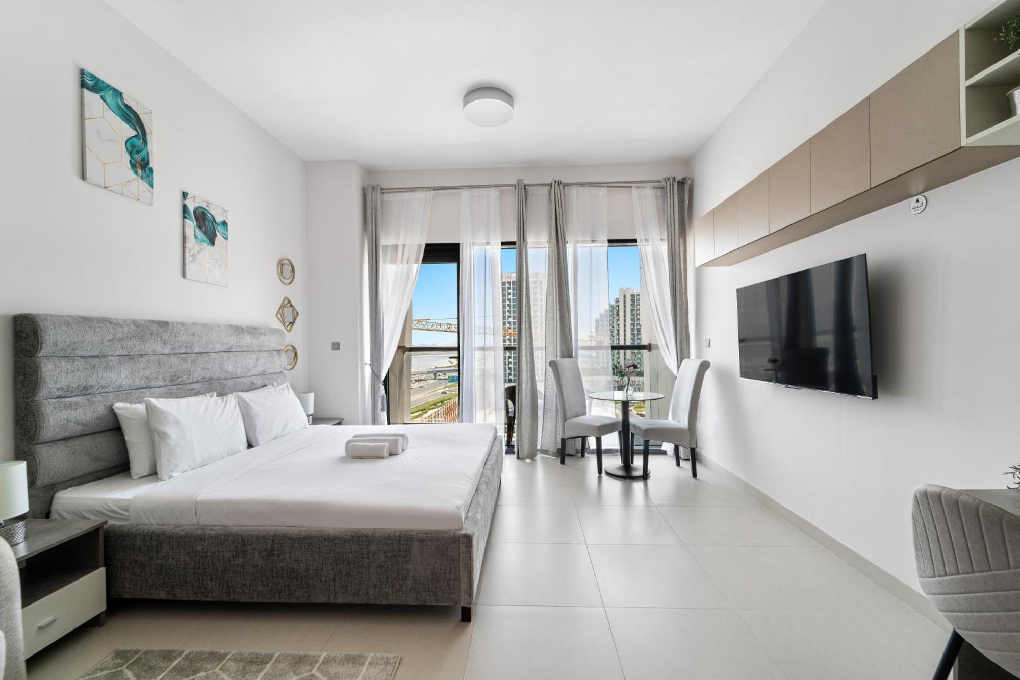 Modern With Burj Khalifa Views & Infinity Pool