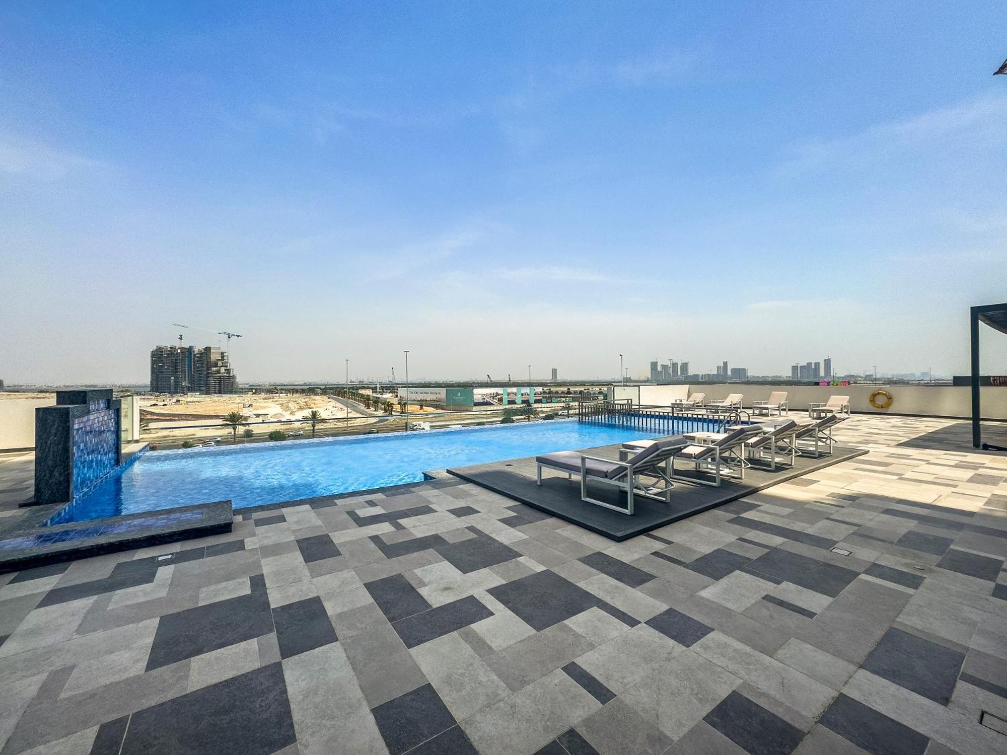 Apartment Modern With Burj Khalifa Views & Infinity Pool Dubai