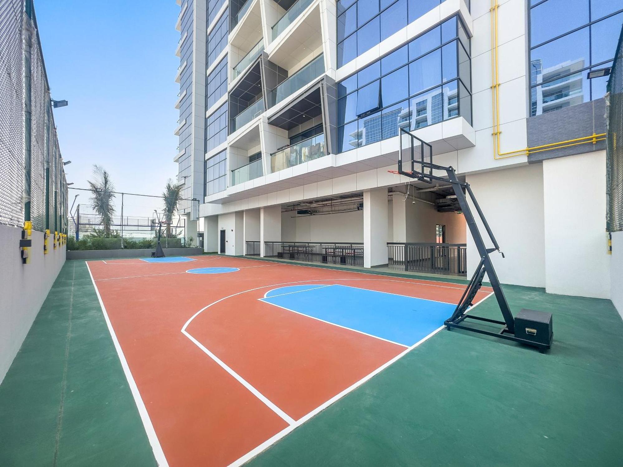 Modern With Burj Khalifa Views & Infinity Pool Apartment *