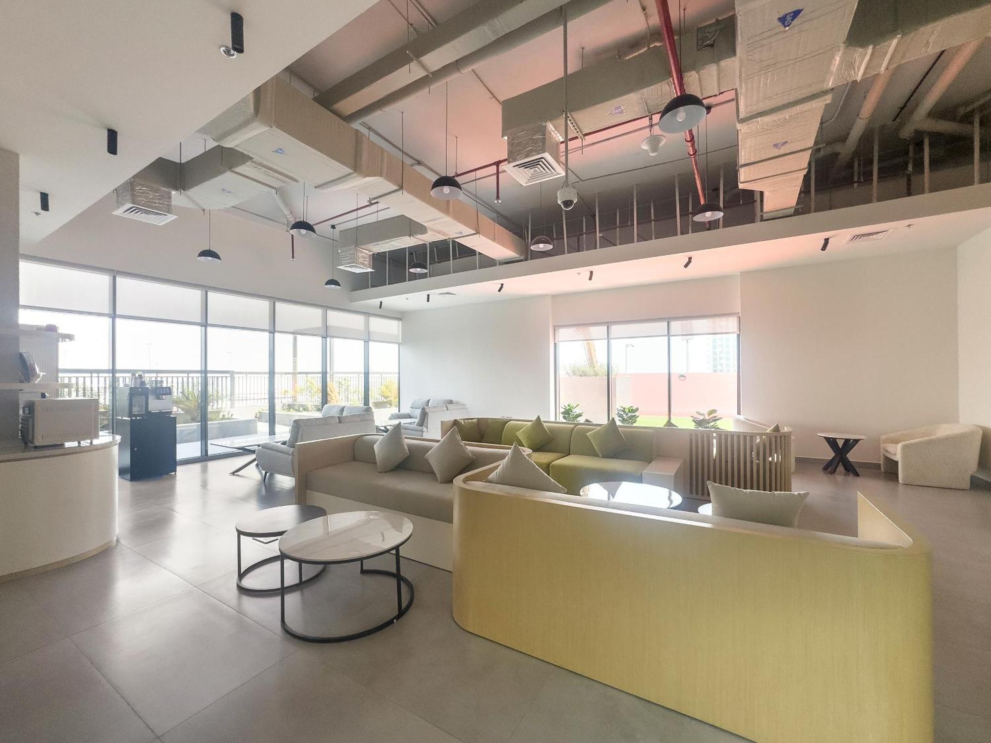 Apartment Modern With Burj Khalifa Views & Infinity Pool *
