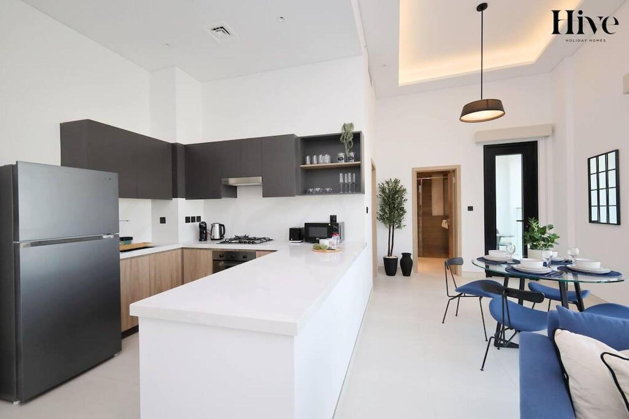 7 By Aurora 110 Apartment