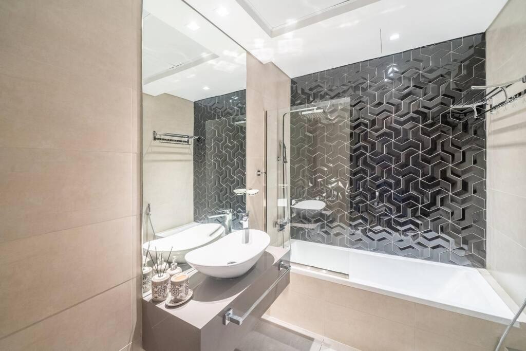Stunning High Floor In Businessbay *