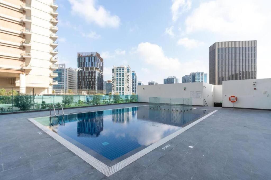 Stunning High Floor In Businessbay Apartment *
