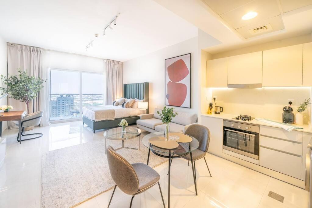 Stunning High Floor In Businessbay Apartment Dubai