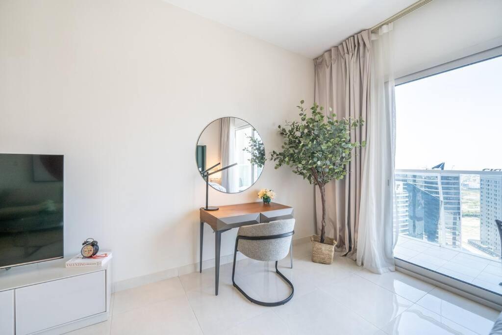 Stunning High Floor In Businessbay * Dubai