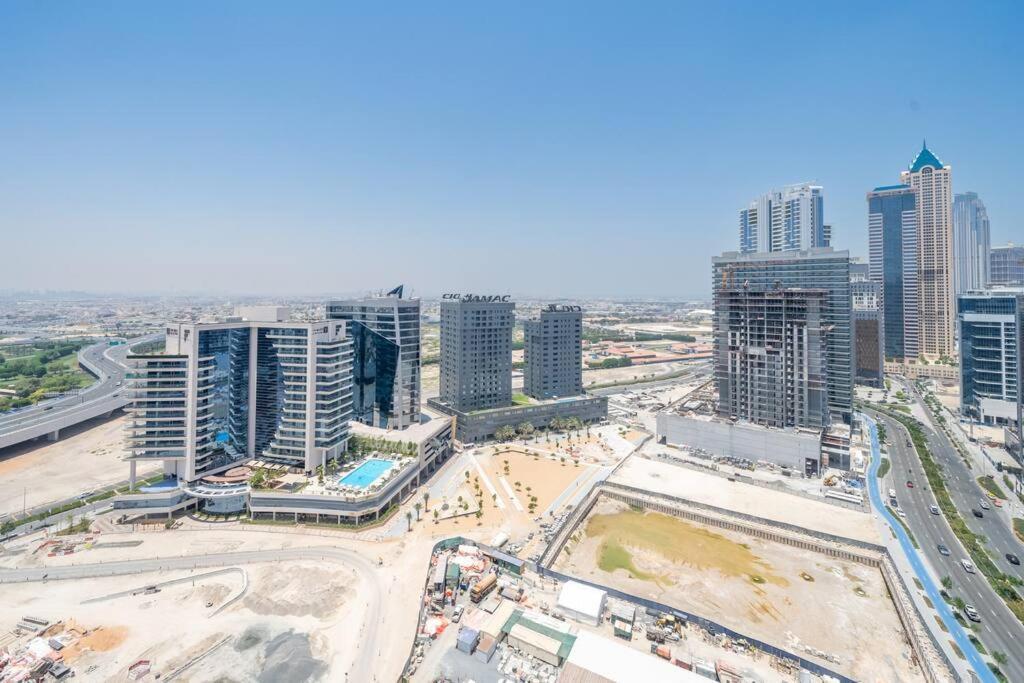 Stunning High Floor In Businessbay Dubai