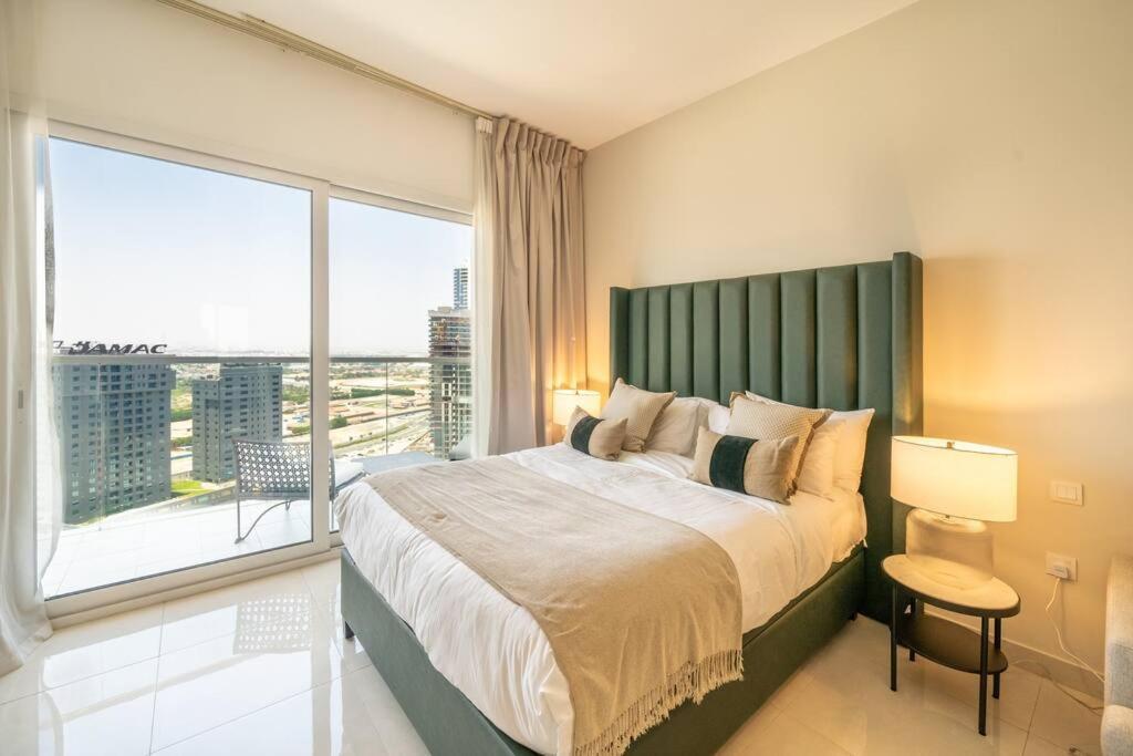 Stunning High Floor In Businessbay Apartment *