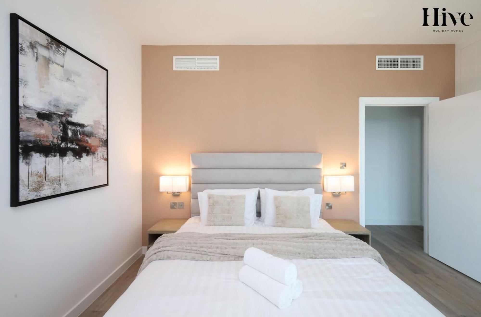 Luxury 3 Bedroom With Golf Course Views *