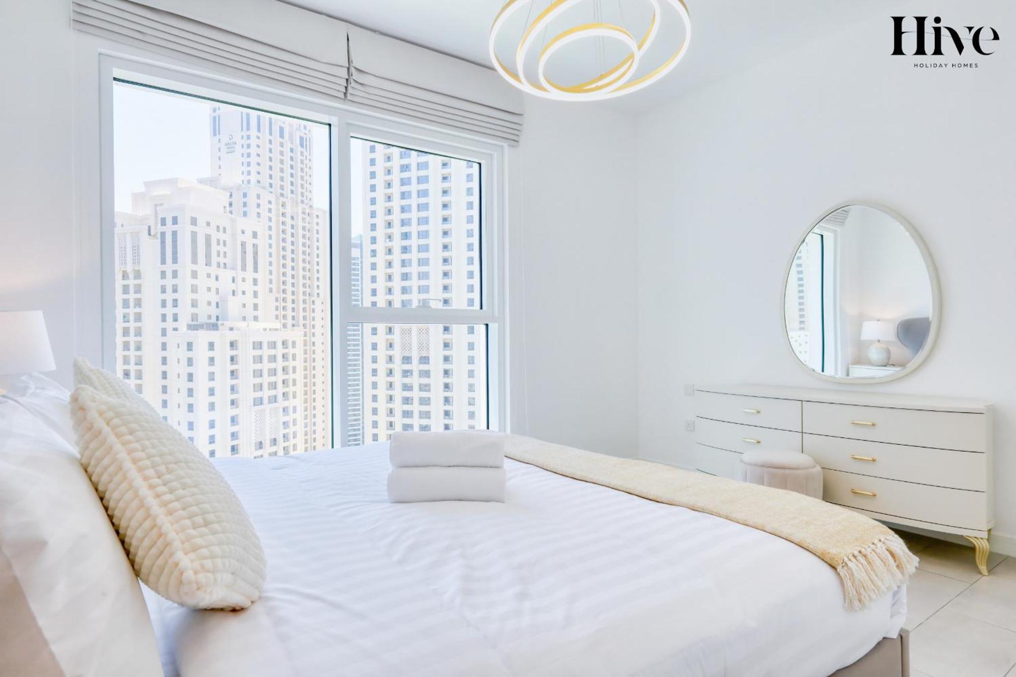Beautiful 1 Bed In La Vie With Private