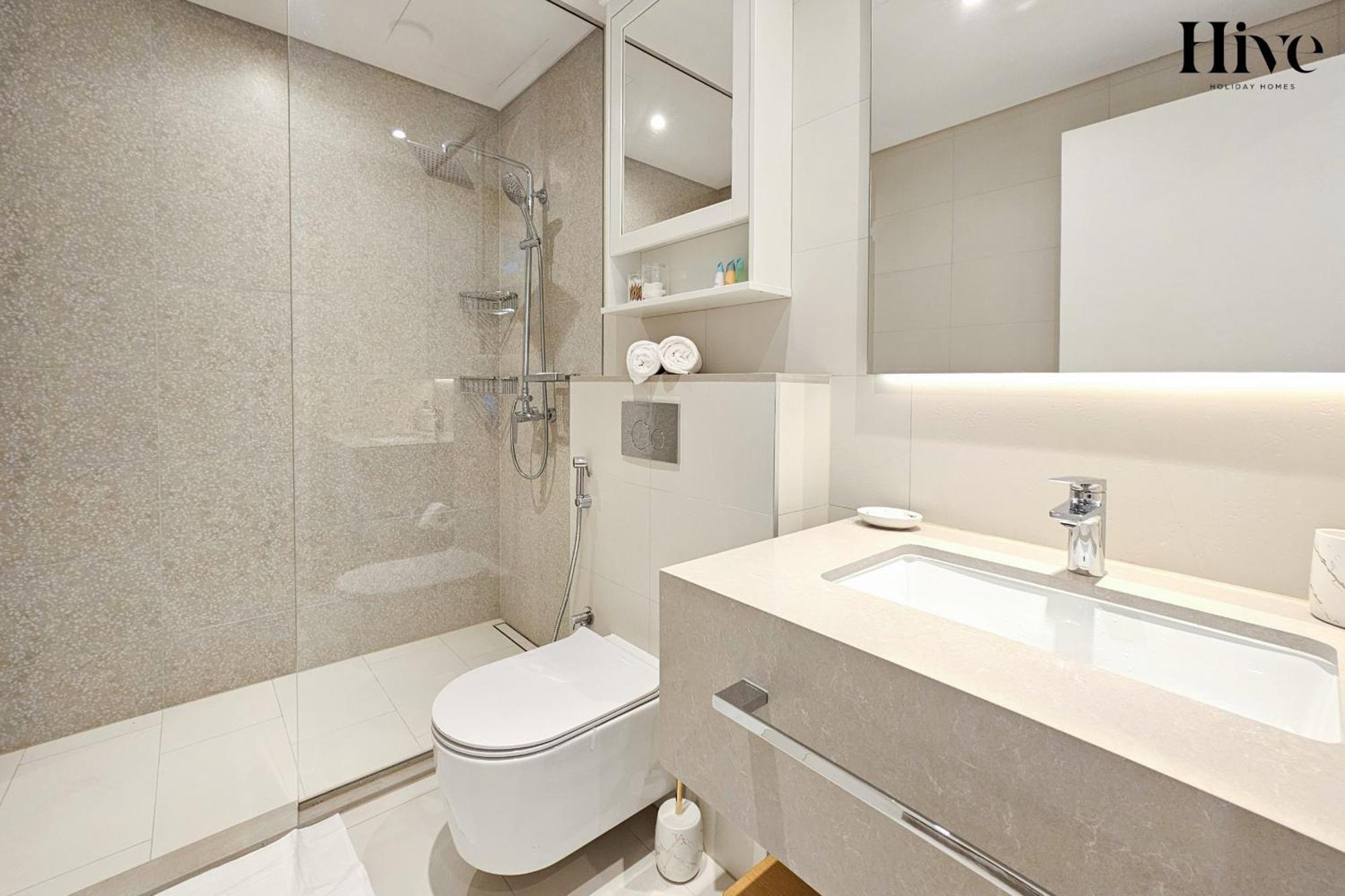 Beautiful 1 Bed In La Vie With Private *