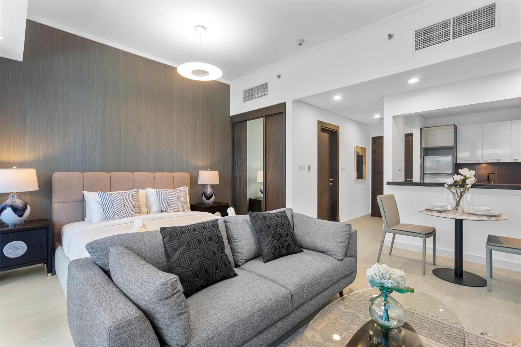 Apartment Stylish With Premium Features In Marina