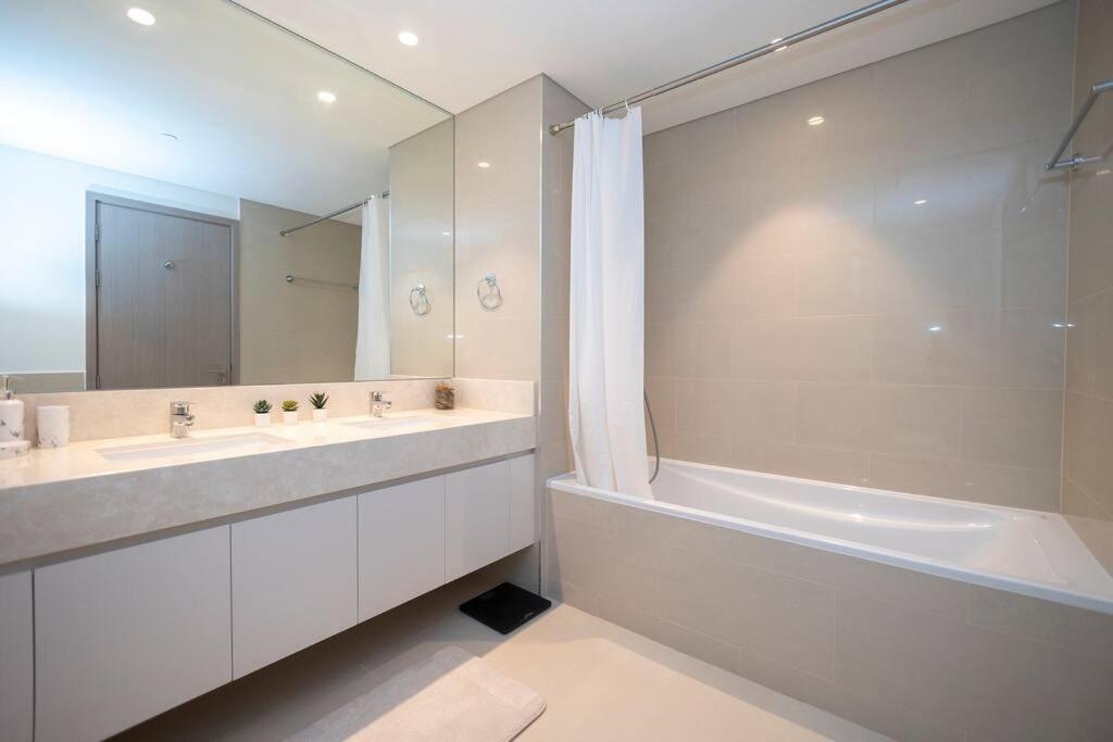 Chic 2br At Act One Act Two Near Burj Khalifa 3504 Apartment *