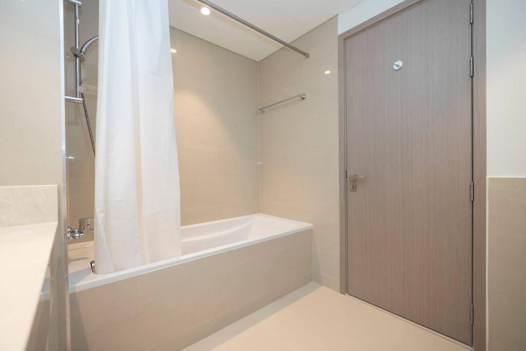Apartment Chic 2br At Act One Act Two Near Burj Khalifa 3504