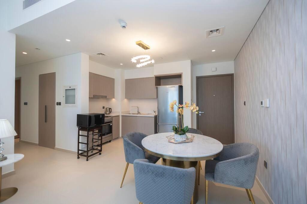 Chic 2br At Act One Act Two Near Burj Khalifa 3504