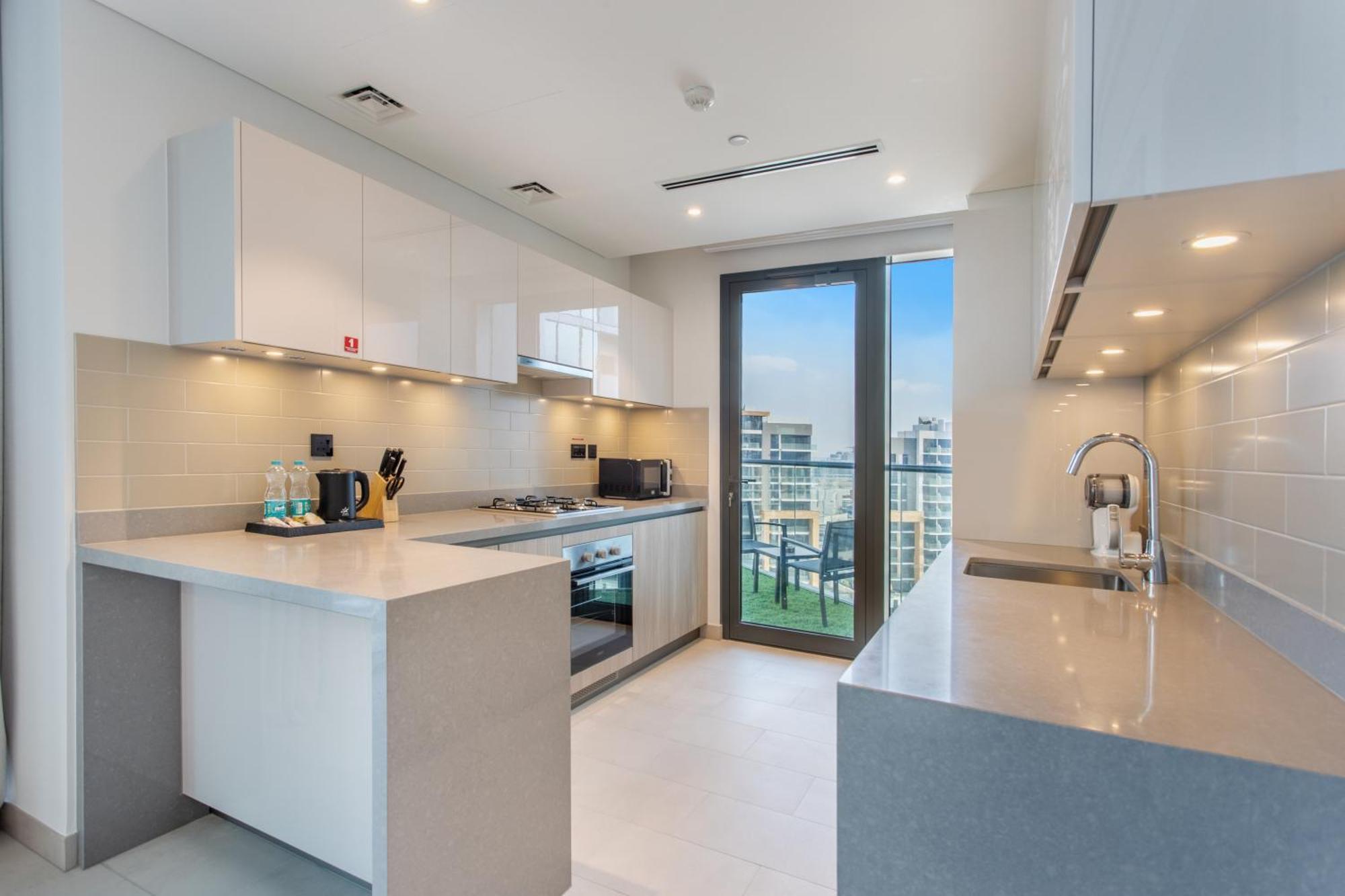 By Latinem Luxury 2br W1012 Near Burj Khalifa