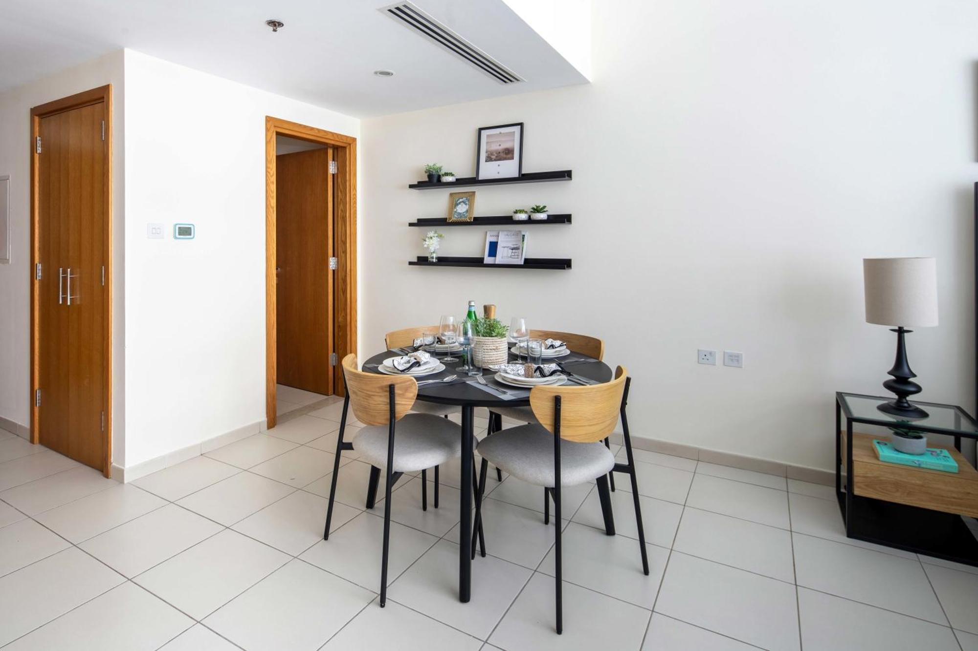 Frank Porter - Bay Square 9 Apartment Dubai