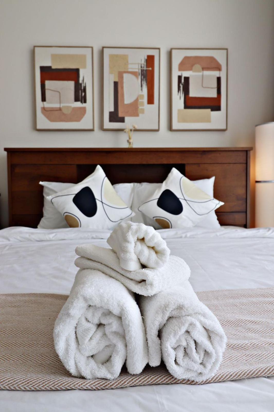 Apartment Bliss - Carson C