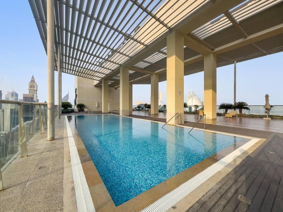 First Class 1br Sophisticated Duplex Living Apartment