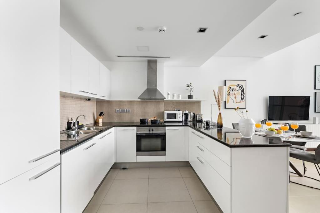 First Class 1br Sophisticated Duplex Living * Dubai