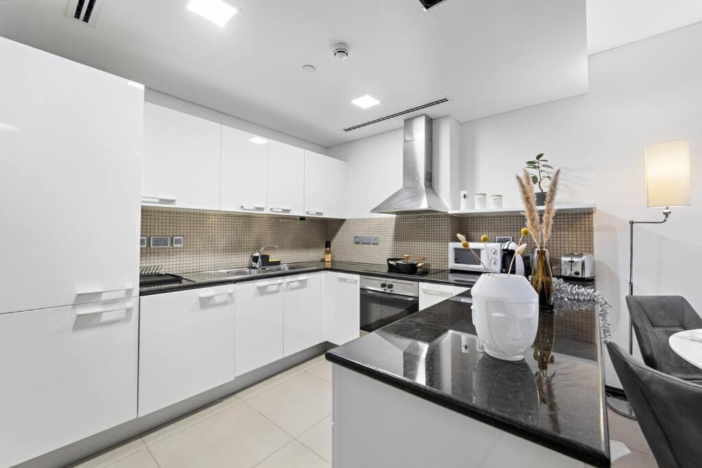 First Class 1br Sophisticated Duplex Living