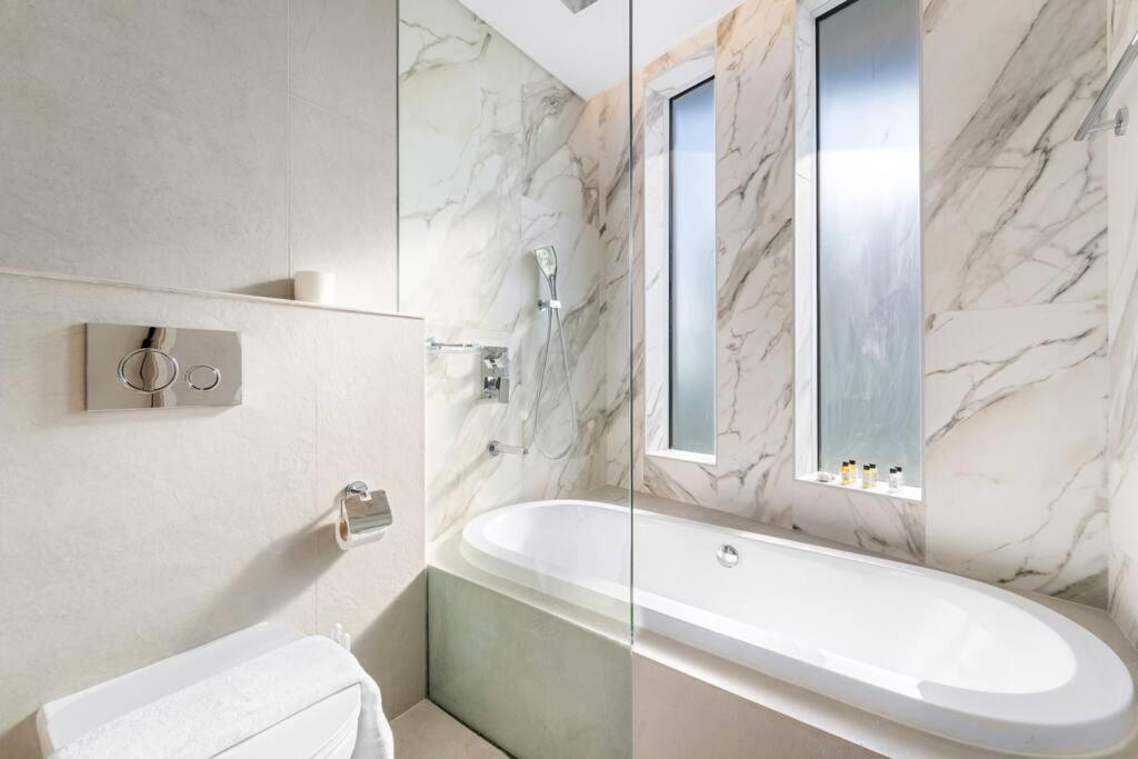 First Class 1br Majestic Marina Escape *