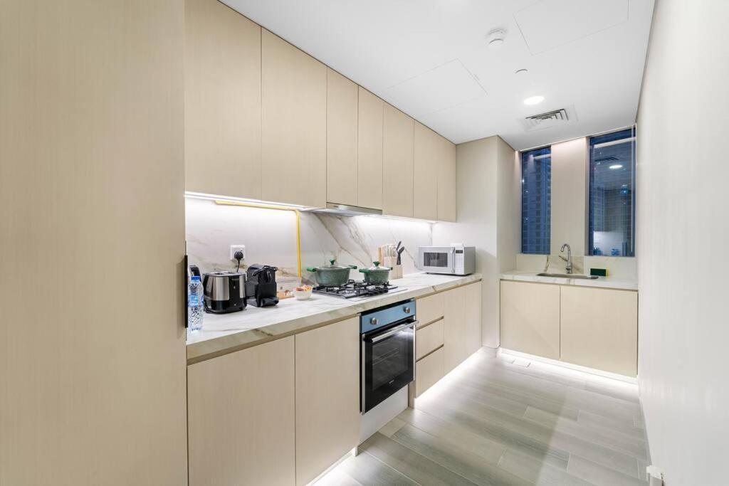 First Class 1br Majestic Marina Escape Apartment