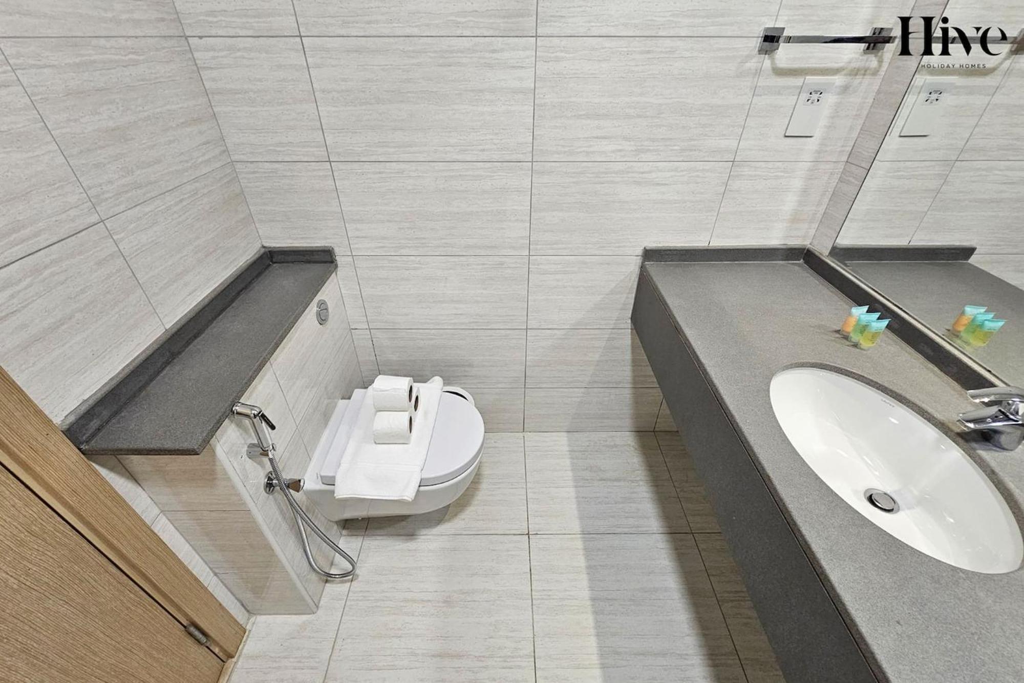Modern 1 Bed In Al Warqa
