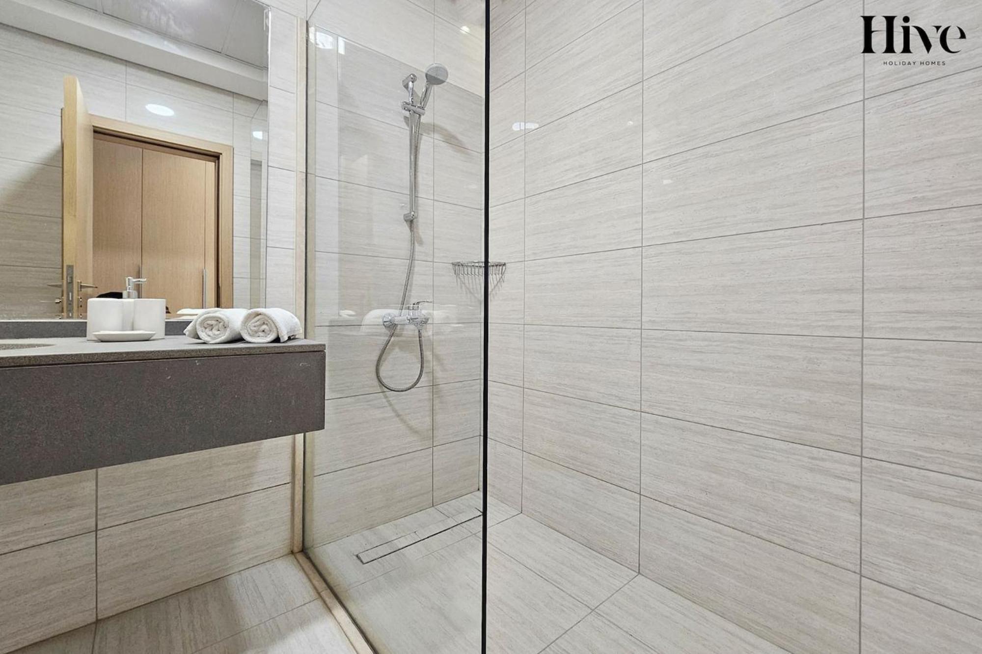 Modern 1 Bed In Al Warqa Apartment *