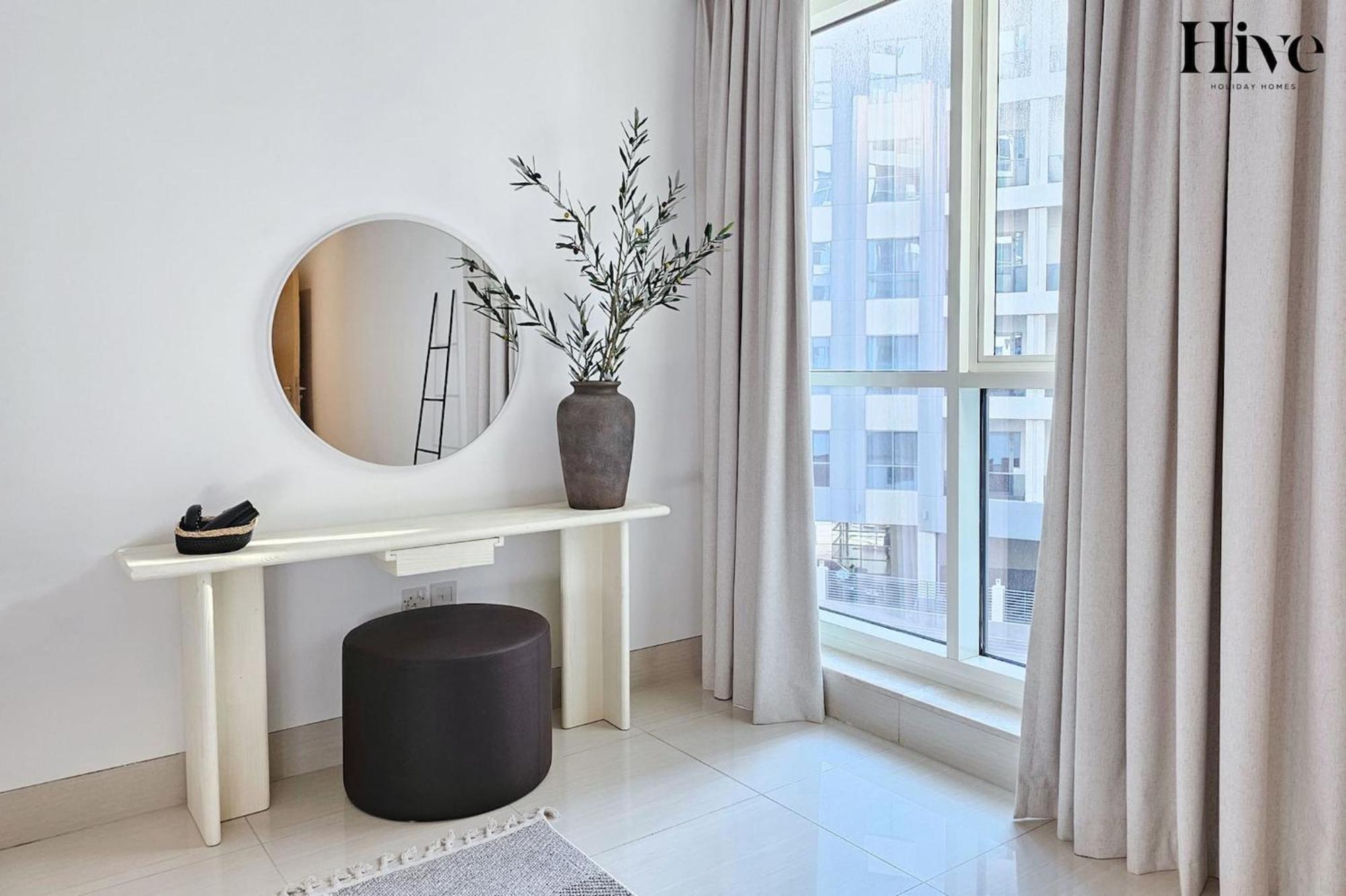 Modern 1 Bed In Al Warqa Apartment